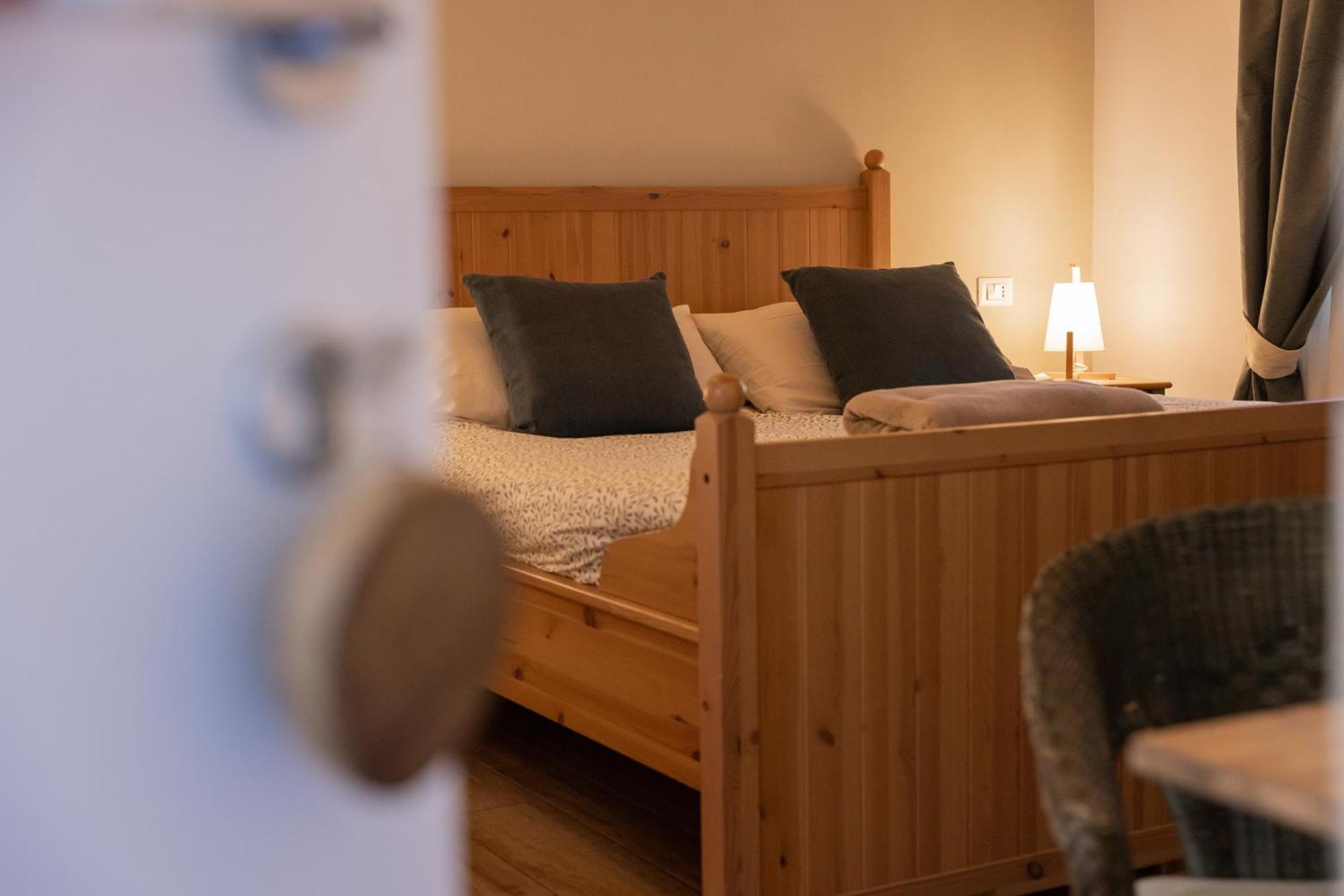 Il Riccio Di Ricciano Bed & Breakfast Casale Corte Cerro Екстериор снимка